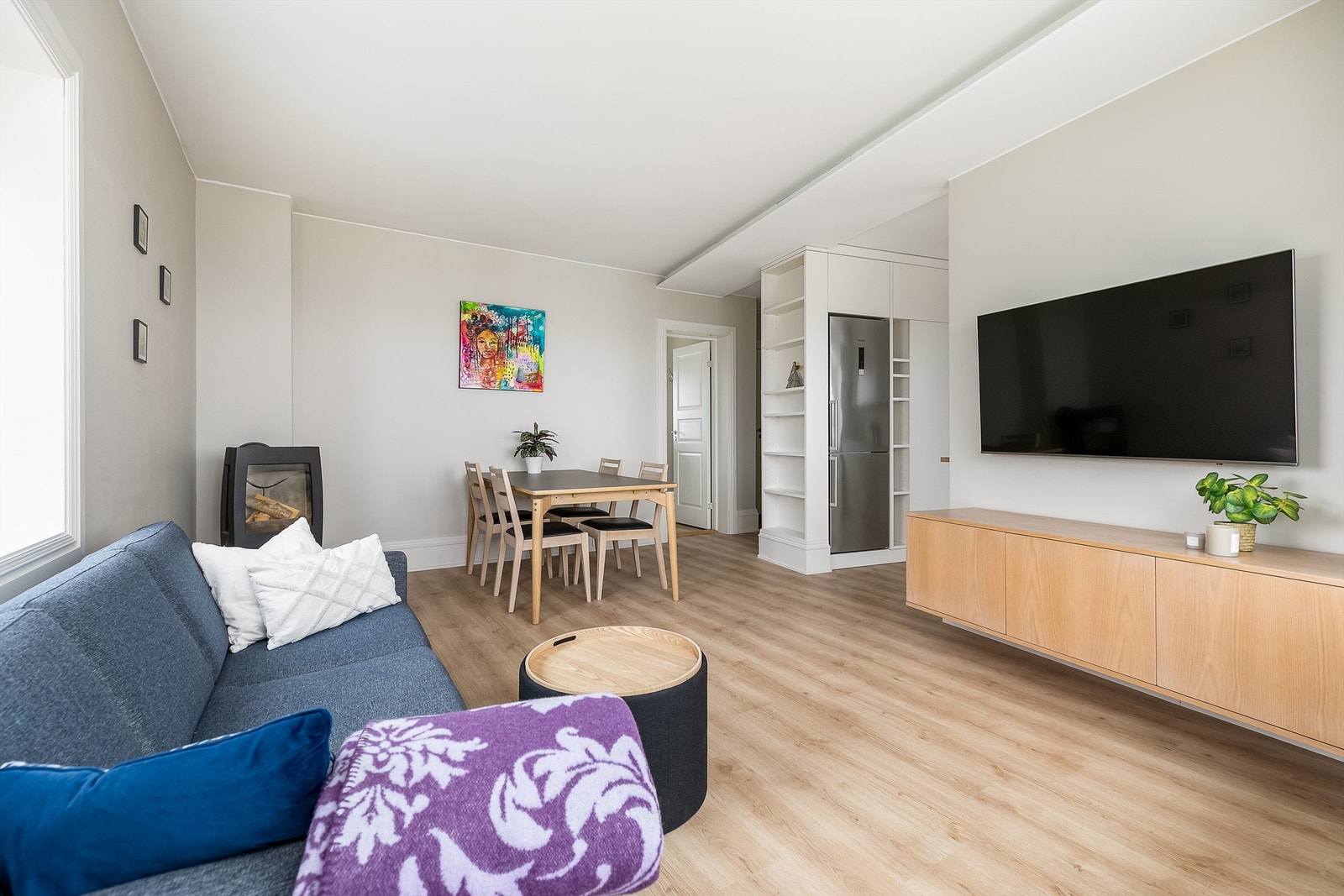 Under oppussing ble alle overflater skiftet ut; én-stavs parkett lagt i samtlige rom utenom badet. Galleribilde