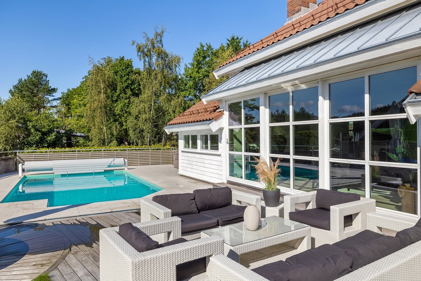 Flott uteplass til stor glede på gode og varme sommerdager. Galleribilde