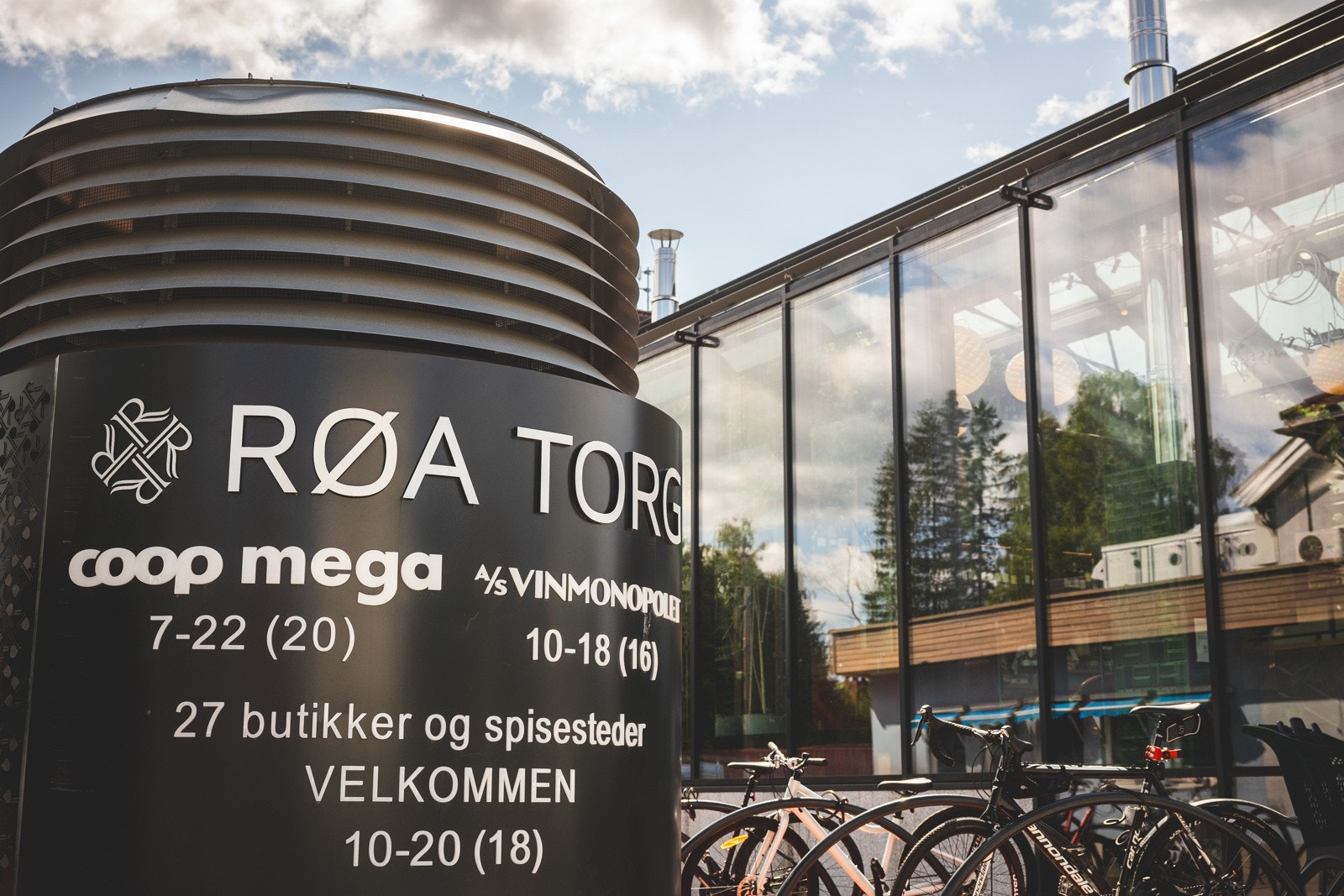 Røa Torg og kjøpesenter - Gangavstand fra leiligheten til alt man trenger av fasiliteter. Galleribilde