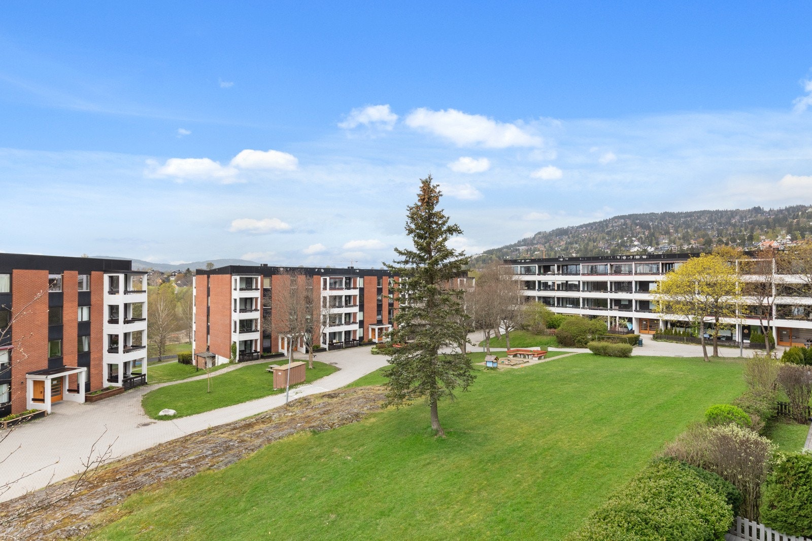 Svært gode sol- og utsiktsforhold fra balkongen! Galleribilde