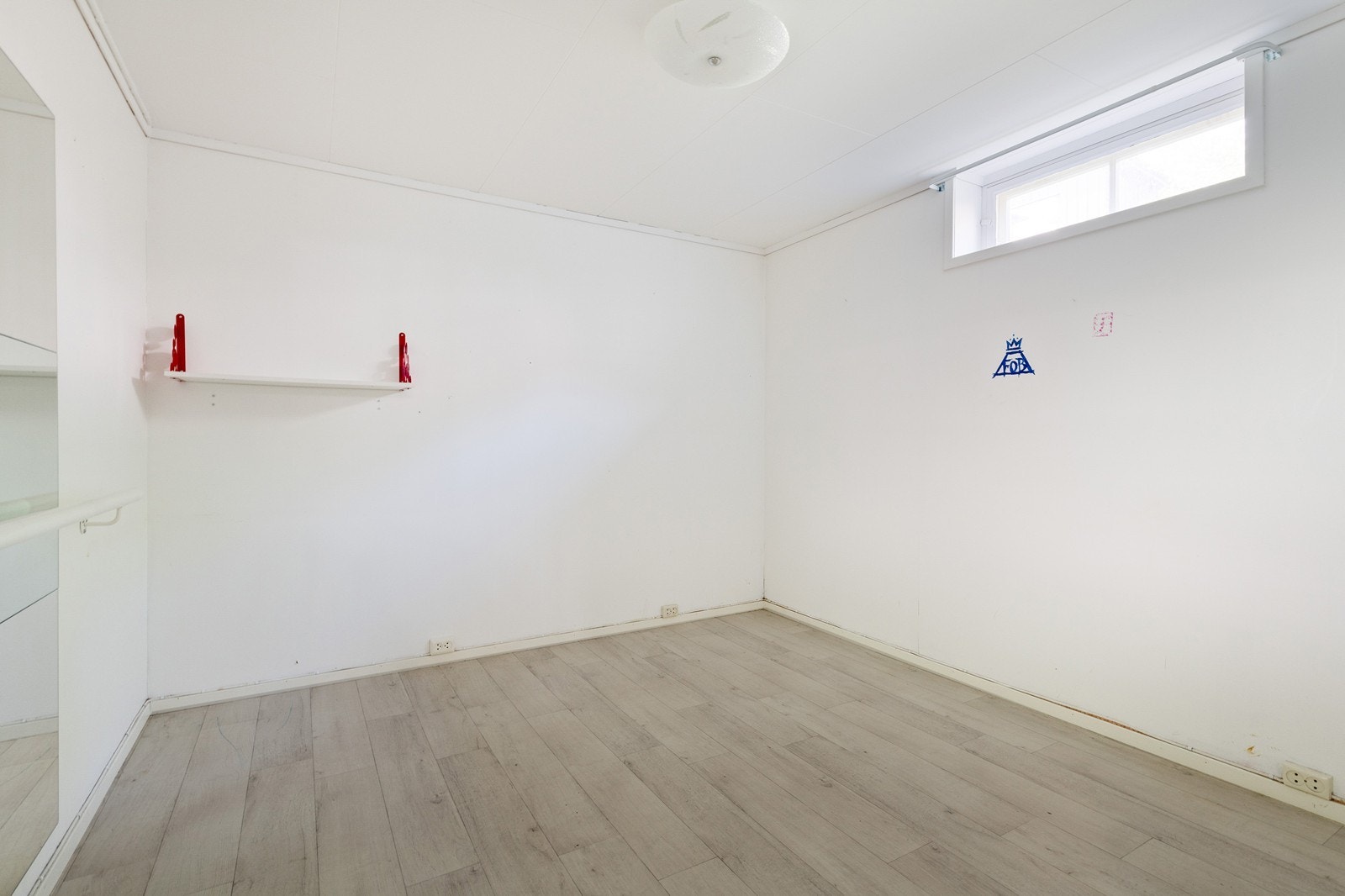 Det er flere praktiske rom i underetasjen. Det er også vaskerom. Galleribilde