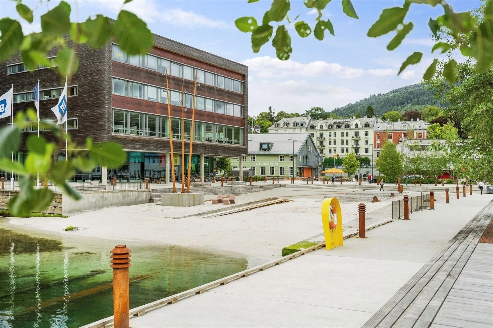 Nygårdsparken og bystranden ved BI få minutter fra leiligheten. Galleribilde