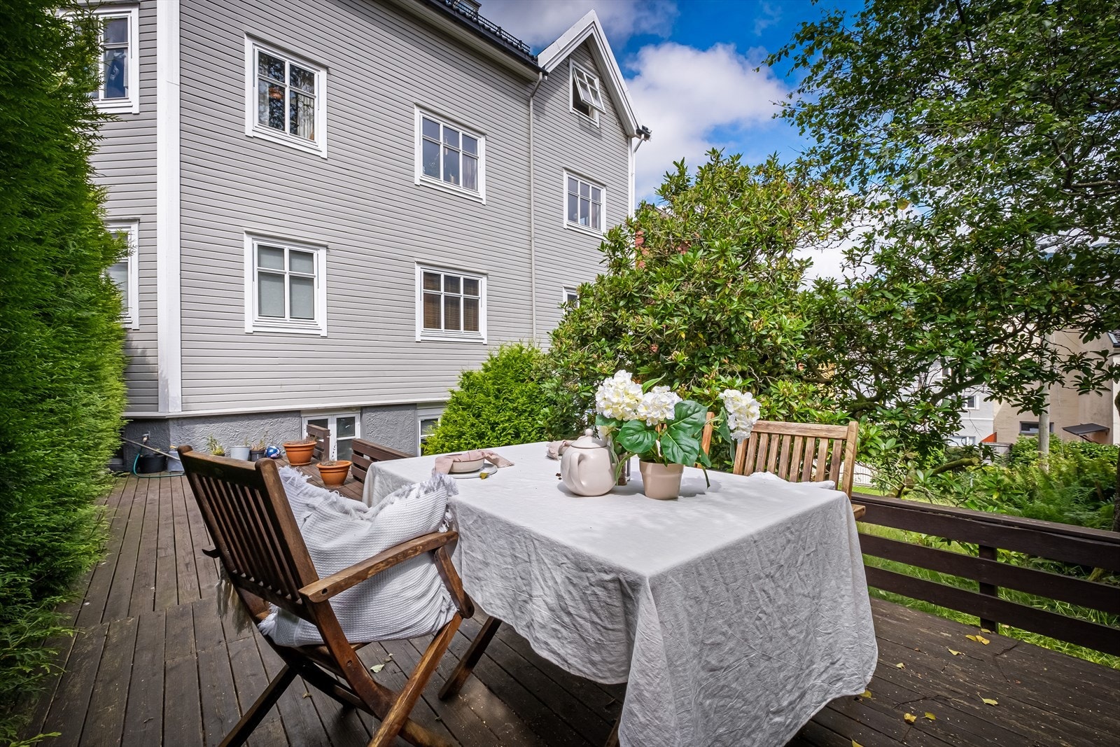 - Sjarmerende og sentrumsnær studioleilighet med koselig felles hage og uteplass - Galleribilde