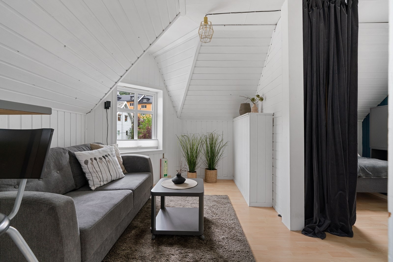 - Lyse overflater og gulv i laminat - Galleribilde