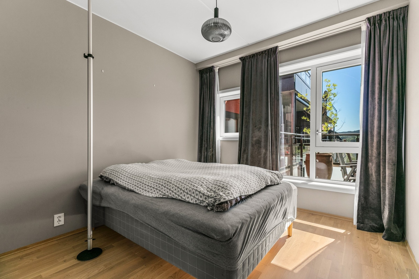 Hovedsoverommet har god plass til dobbelseng Galleribilde