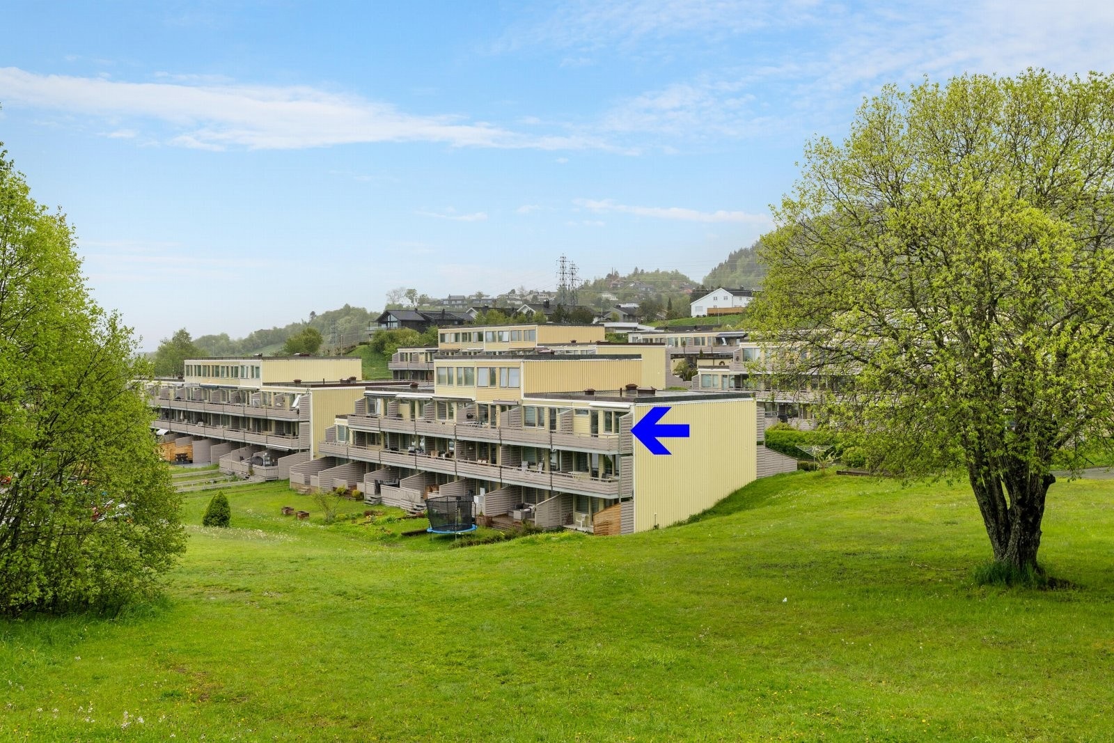 Beliggenheten er blant de beste i feltet, og gir en fredelig og usjenert atmosfære, perfekt for deg som verdsetter ro, privatliv og grønne omgivelser. Galleribilde