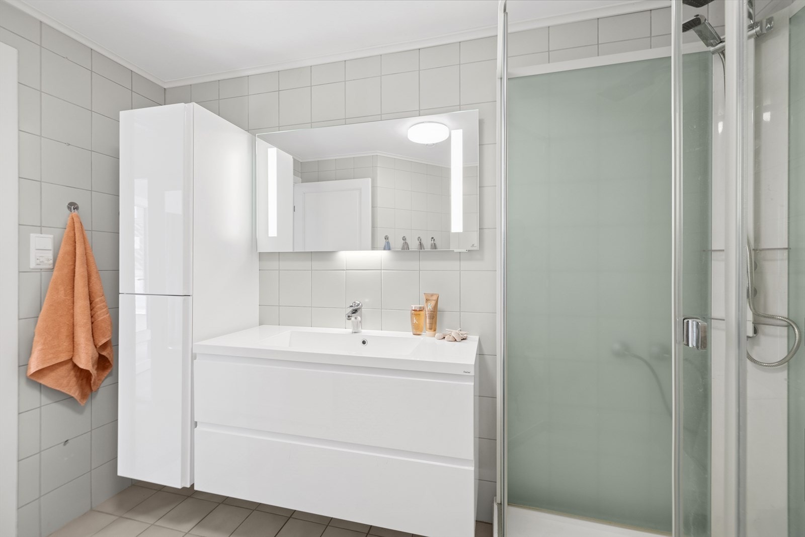 Praktisk baderomsinnredning. Galleribilde