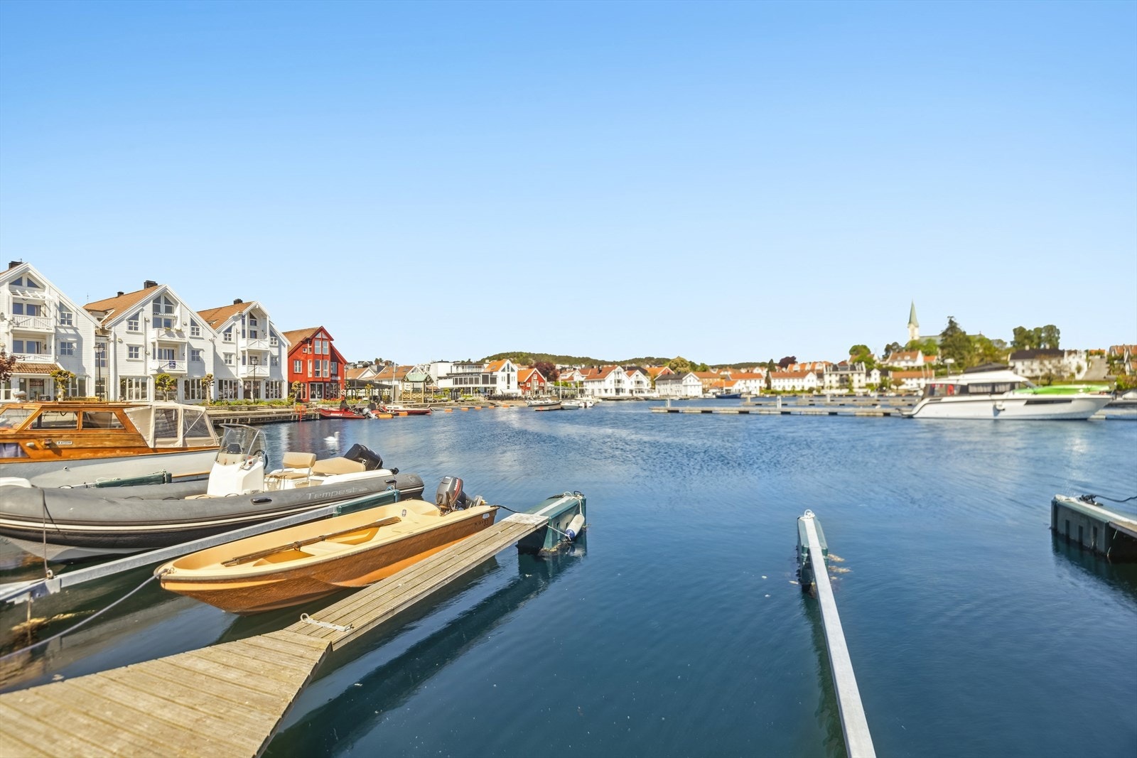 Bilde tatt fra gjestebrygga. Galleribilde