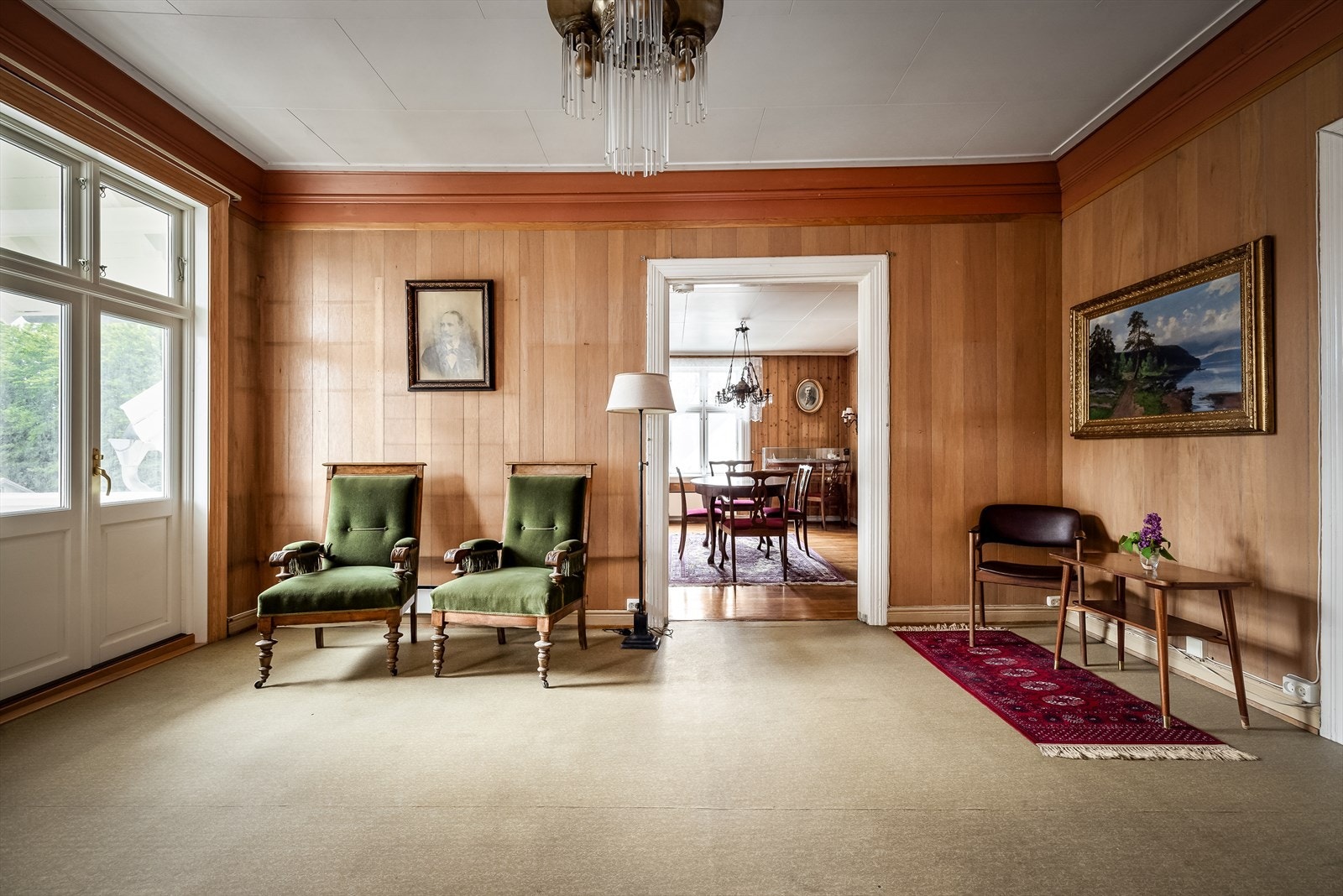 Rommet har god plass til sofagruppe og videre adkomst til soverom og spisestue Galleribilde