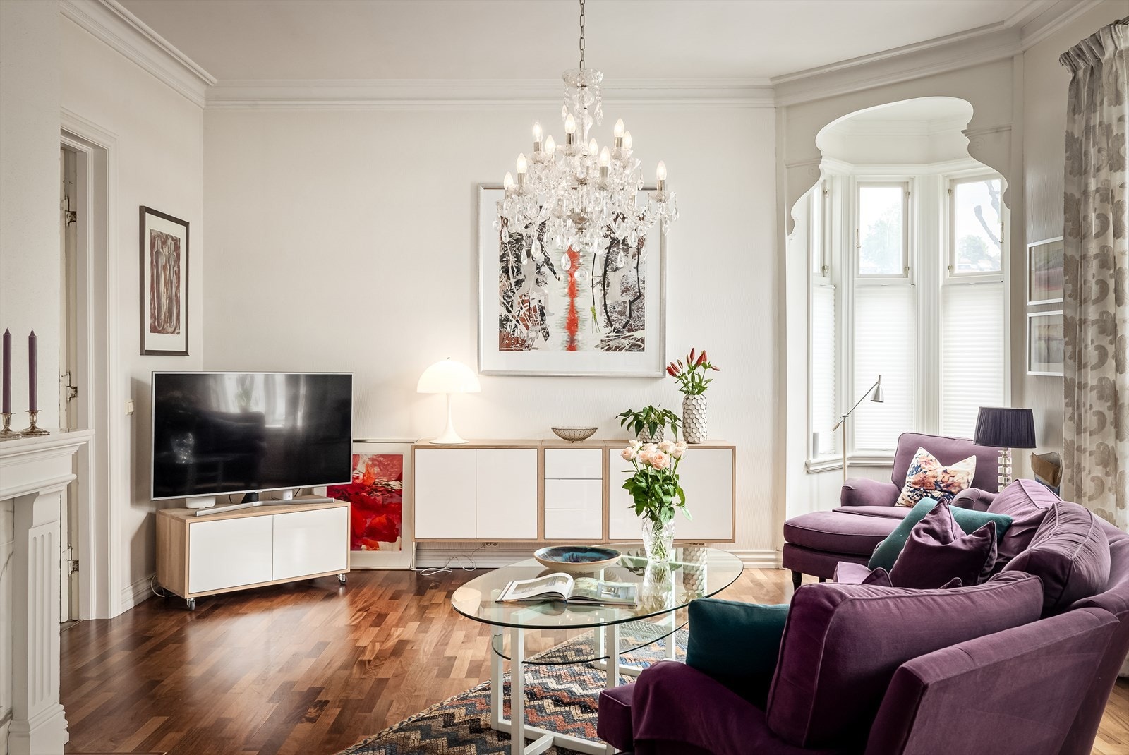 Hver etasje bærer preg av solid håndverk og sans for detaljer, og mange av de originale elementene er godt bevart Galleribilde