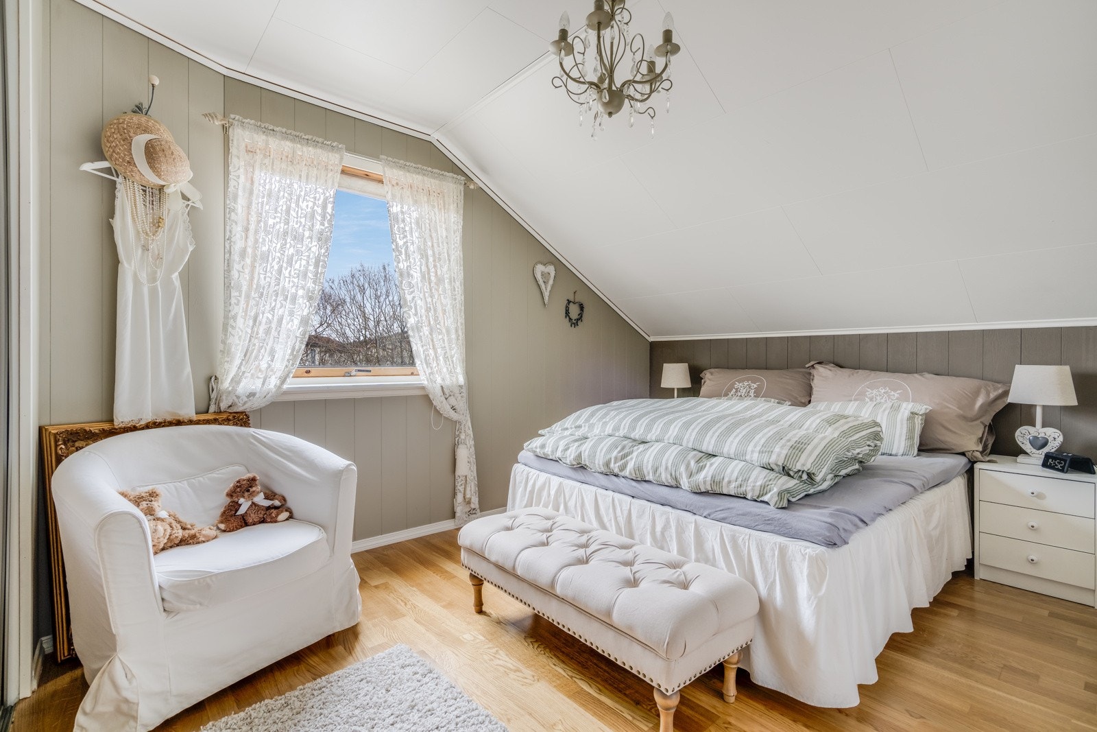 Leiligheten i 2.etasje har totalt 3 soverom. Galleribilde