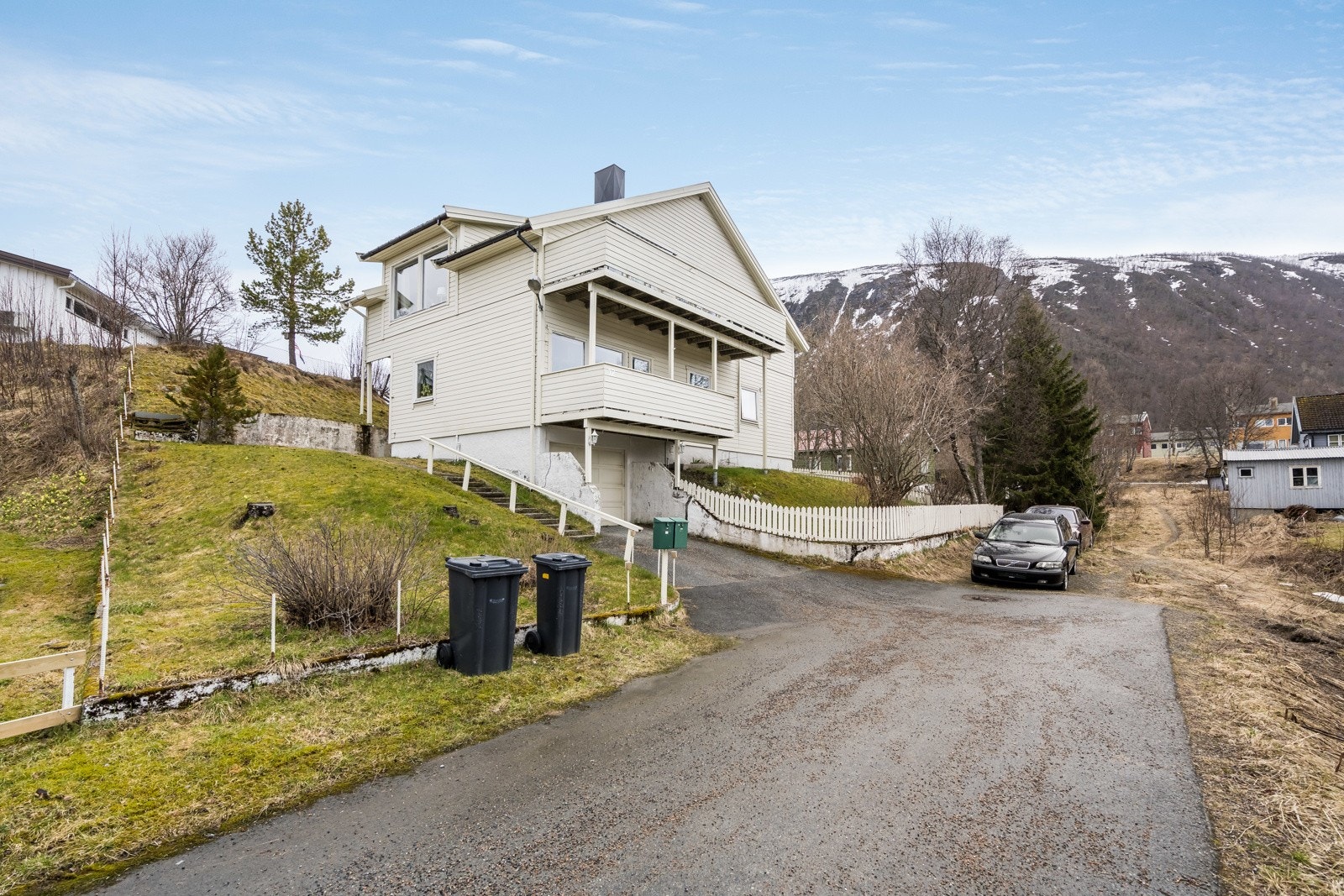 Boligen ligger attraktivt til på Tomasjord - innerst i blindgate uten trafikk. Galleribilde