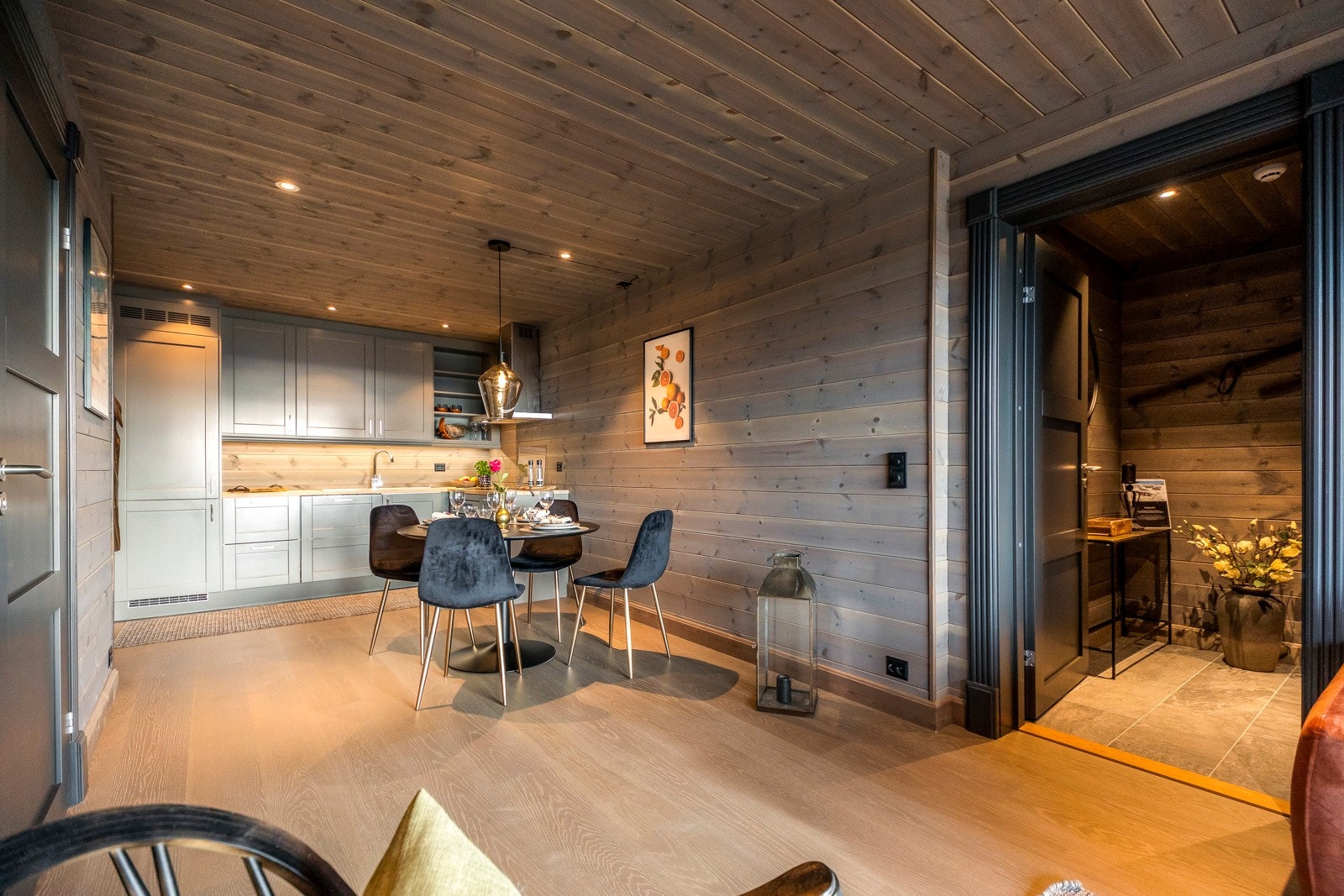 Plass til spisebord i forbindelse med kjøkken Galleribilde