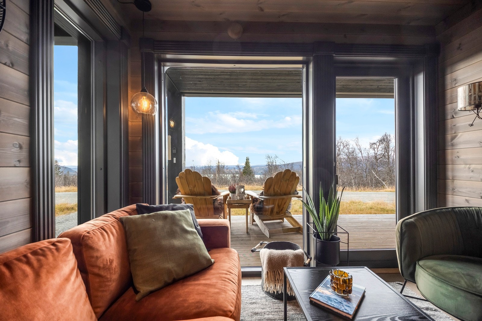 Adkomst ut til terrasse fra stuen Galleribilde