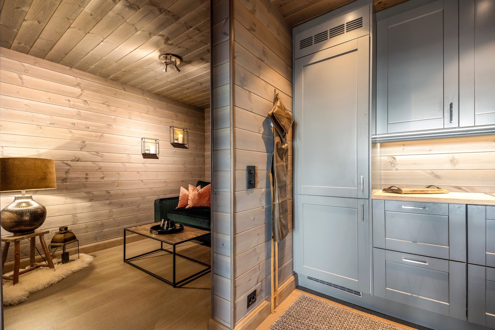 Adkomst inn til sovealkove/tv-stue fra kjøkken Galleribilde