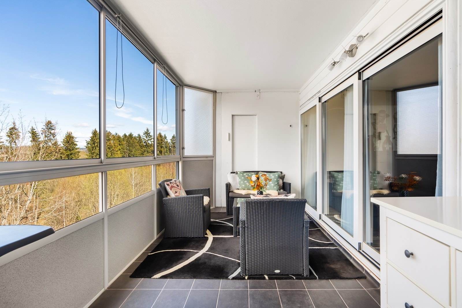 Høytliggende og fritt uten innsyn, hvor du kan nyte lange sommerkvelder. Galleribilde