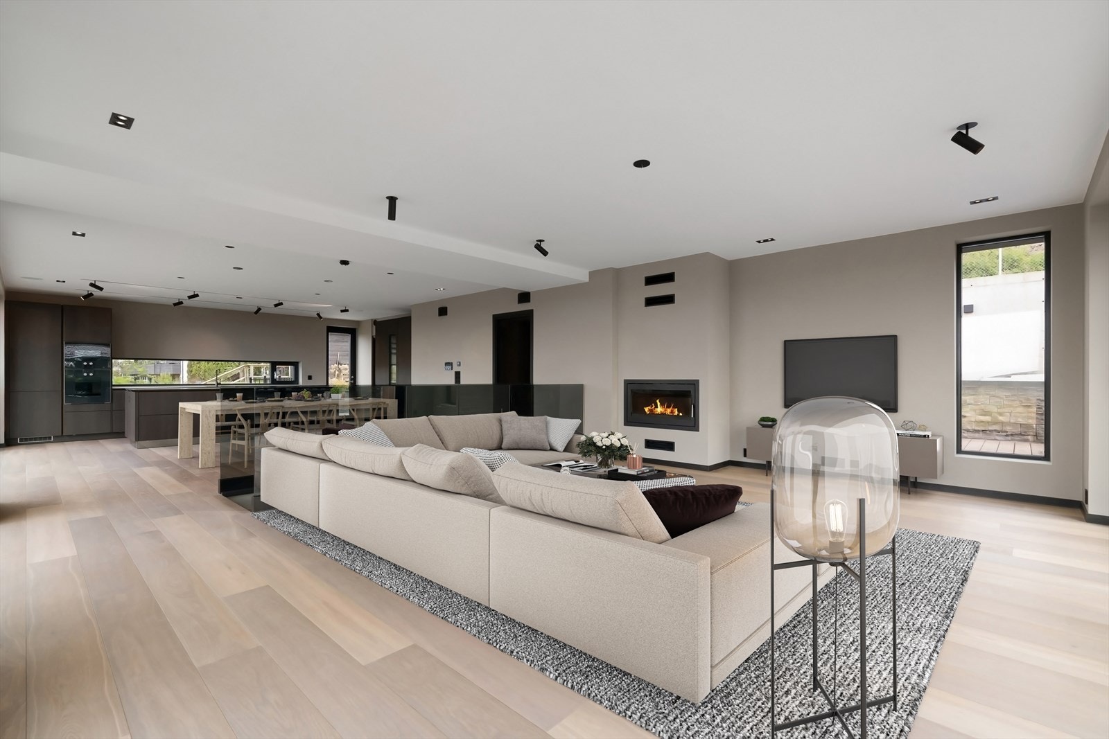 Vannbåren gulvvarme i huset og dobbelgarasje via energieffektivt bergvarmesystem fra Nibe. Galleribilde