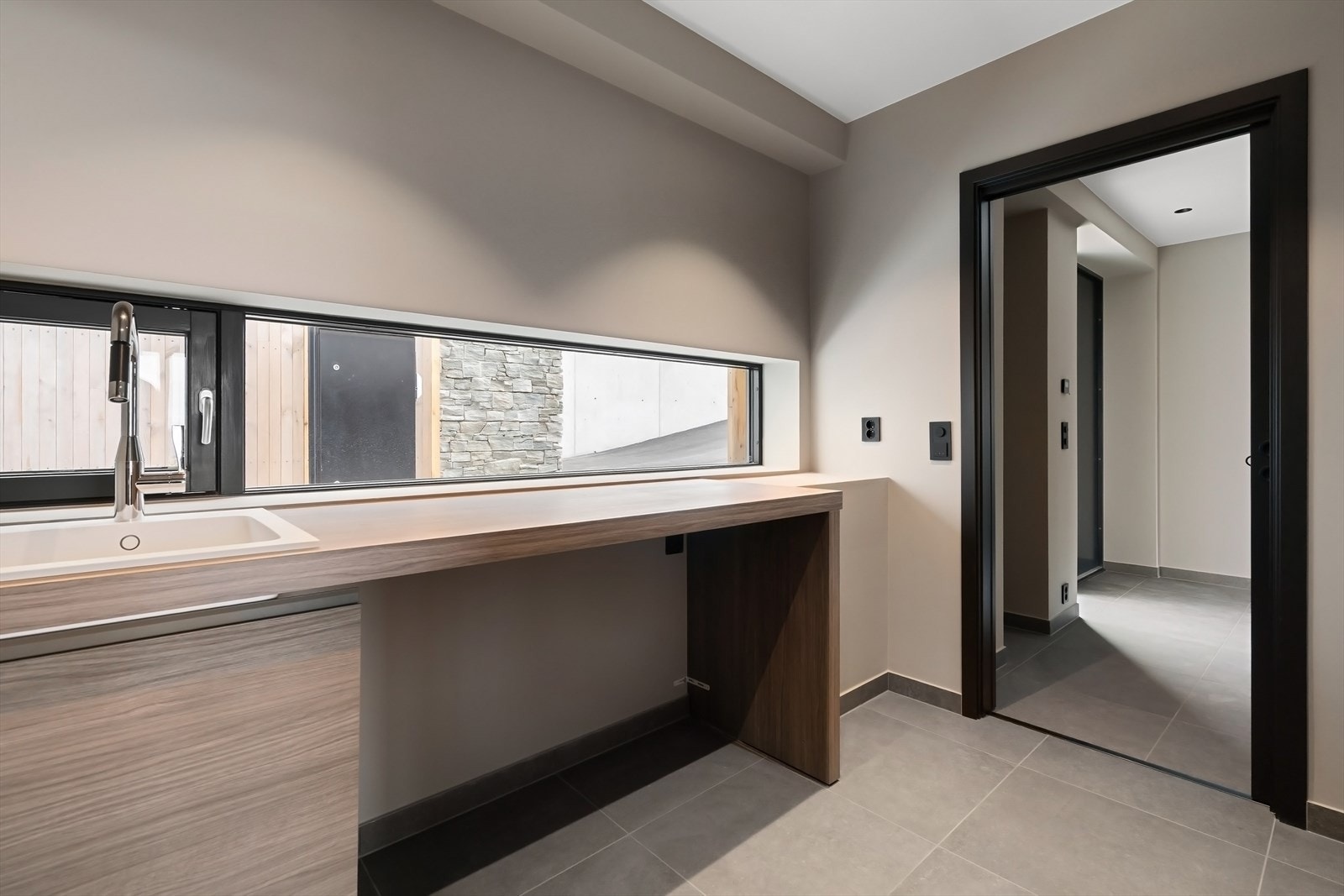 Svært praktisk vaskerom med egen adkomst fra utsiden. Galleribilde