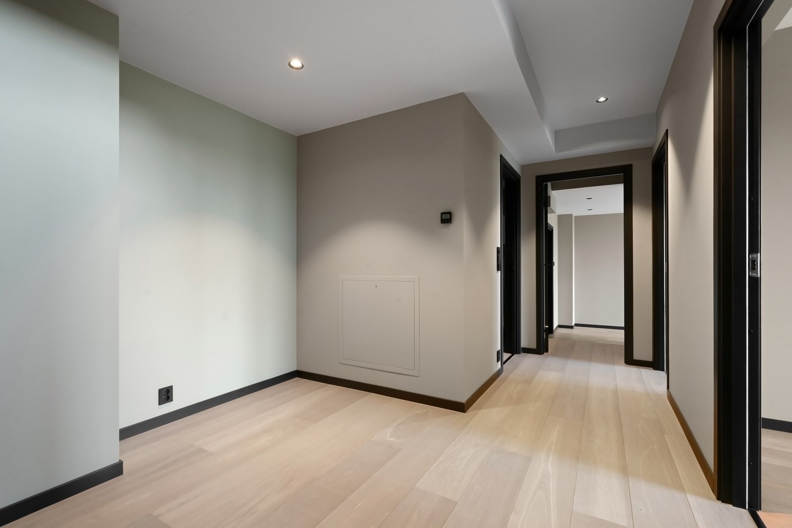 Hall i underetasjen. Galleribilde