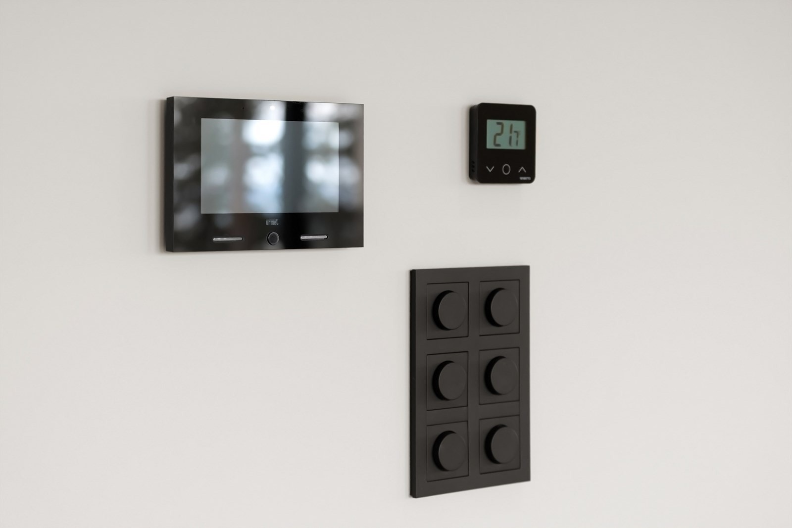 Smarthus styring av varme, lys og ventilasjon. Galleribilde