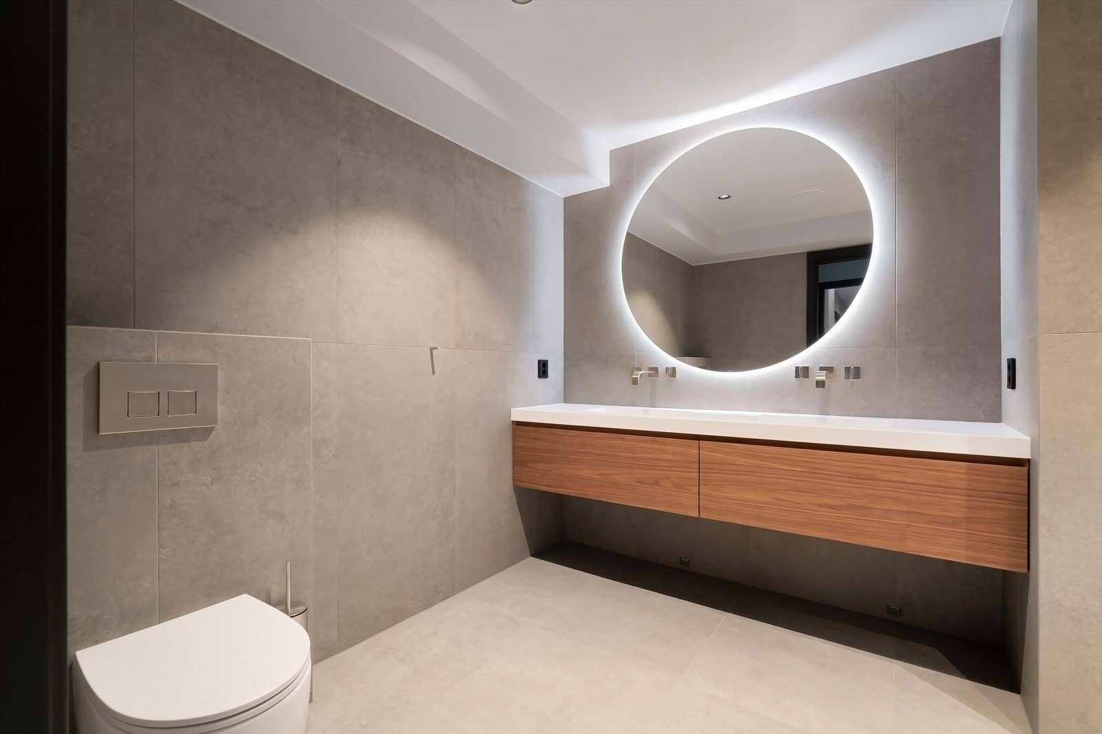 Bad en-suite med italienske fliser og innredning fra Bella Flis. Galleribilde