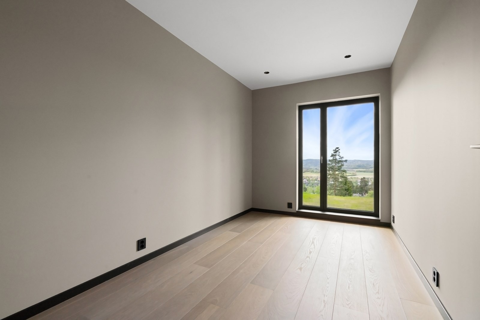 Soverom 2. Kan også brukes som omkledningsrom tilhørende hovedsoverom. Galleribilde