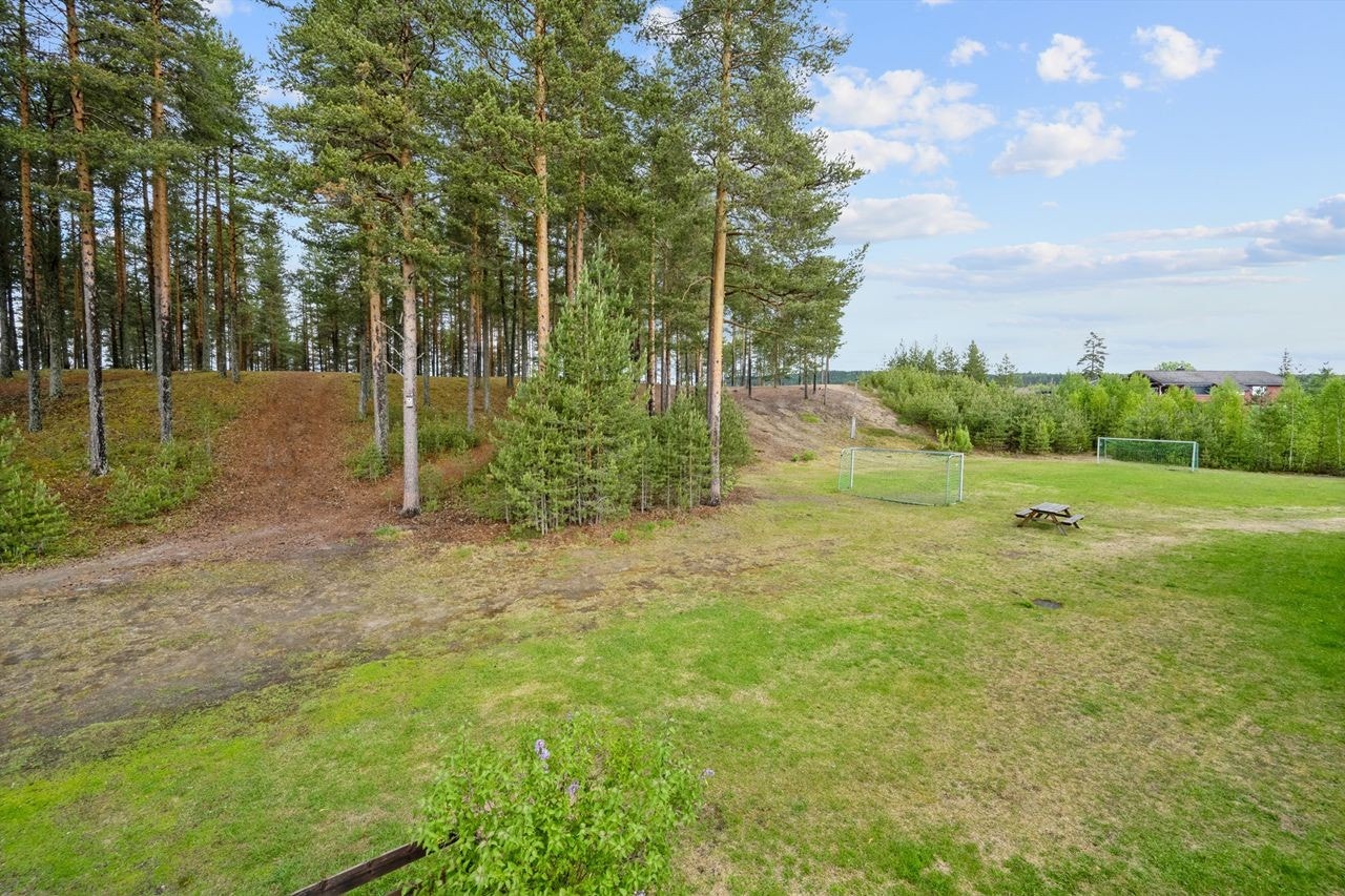Kort veg til friluftsområdet og flotte turstier i Stavåsen. Galleribilde