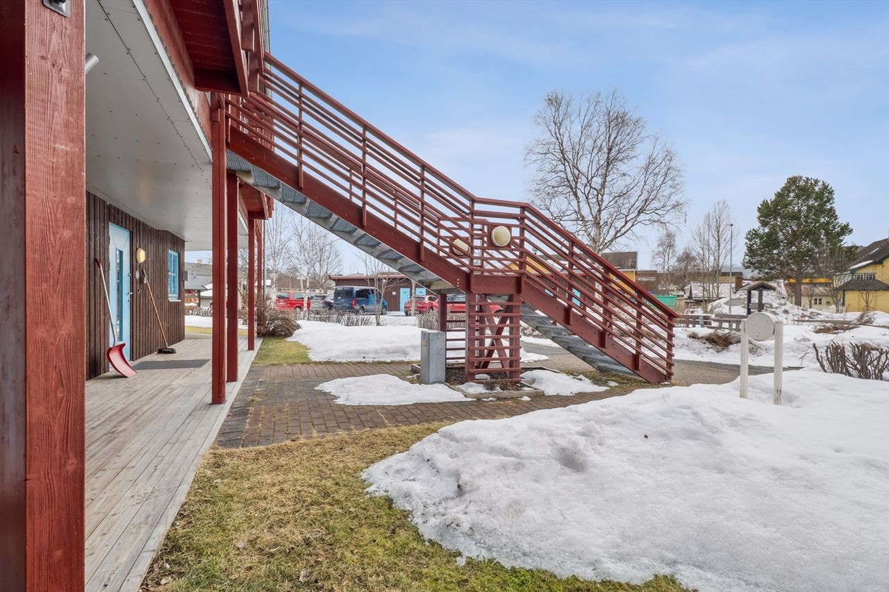 Bod i felles bygg, parkering på felles parkeringsplass og mulighet for å leie plass i parkeringskjeller. Galleribilde