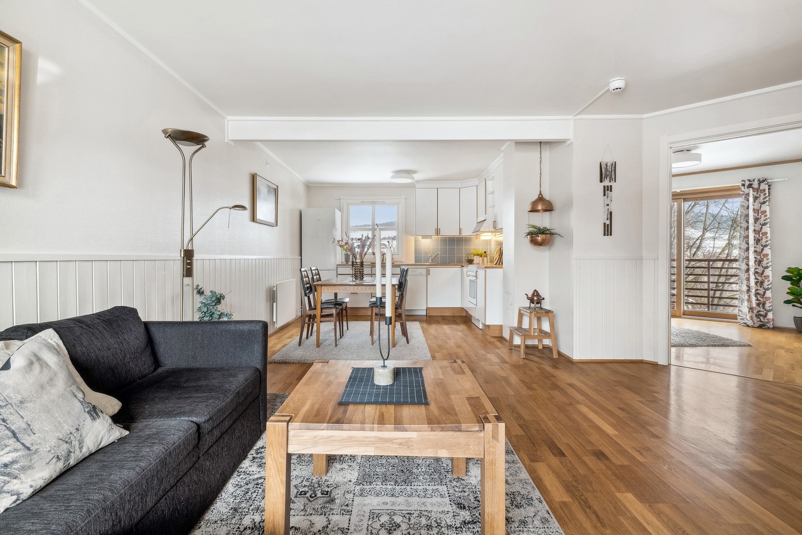 Lettstelt leilighet med gjennomgående normal standard fra byggeåret. Galleribilde