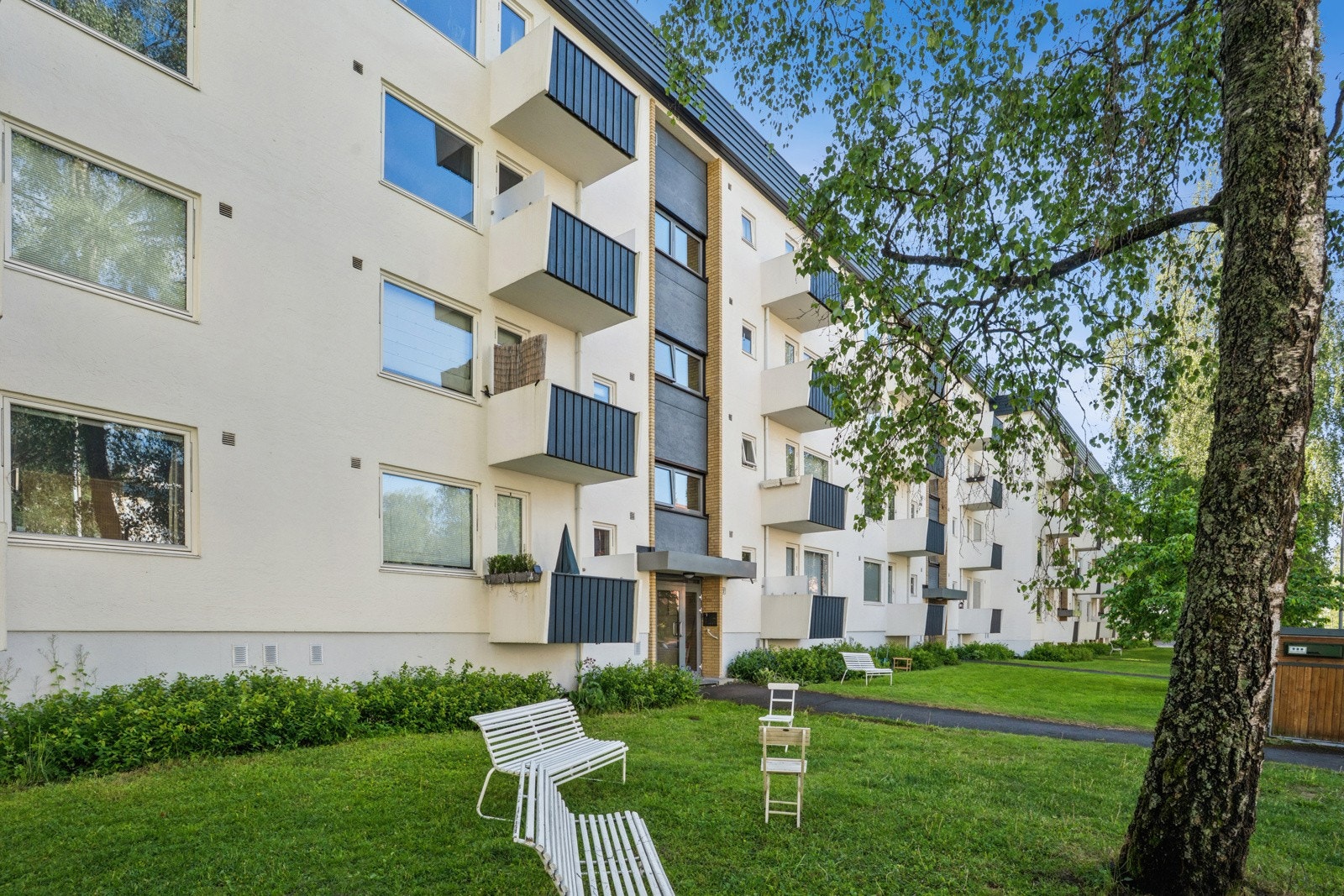 Ute, fasade og entré Galleribilde