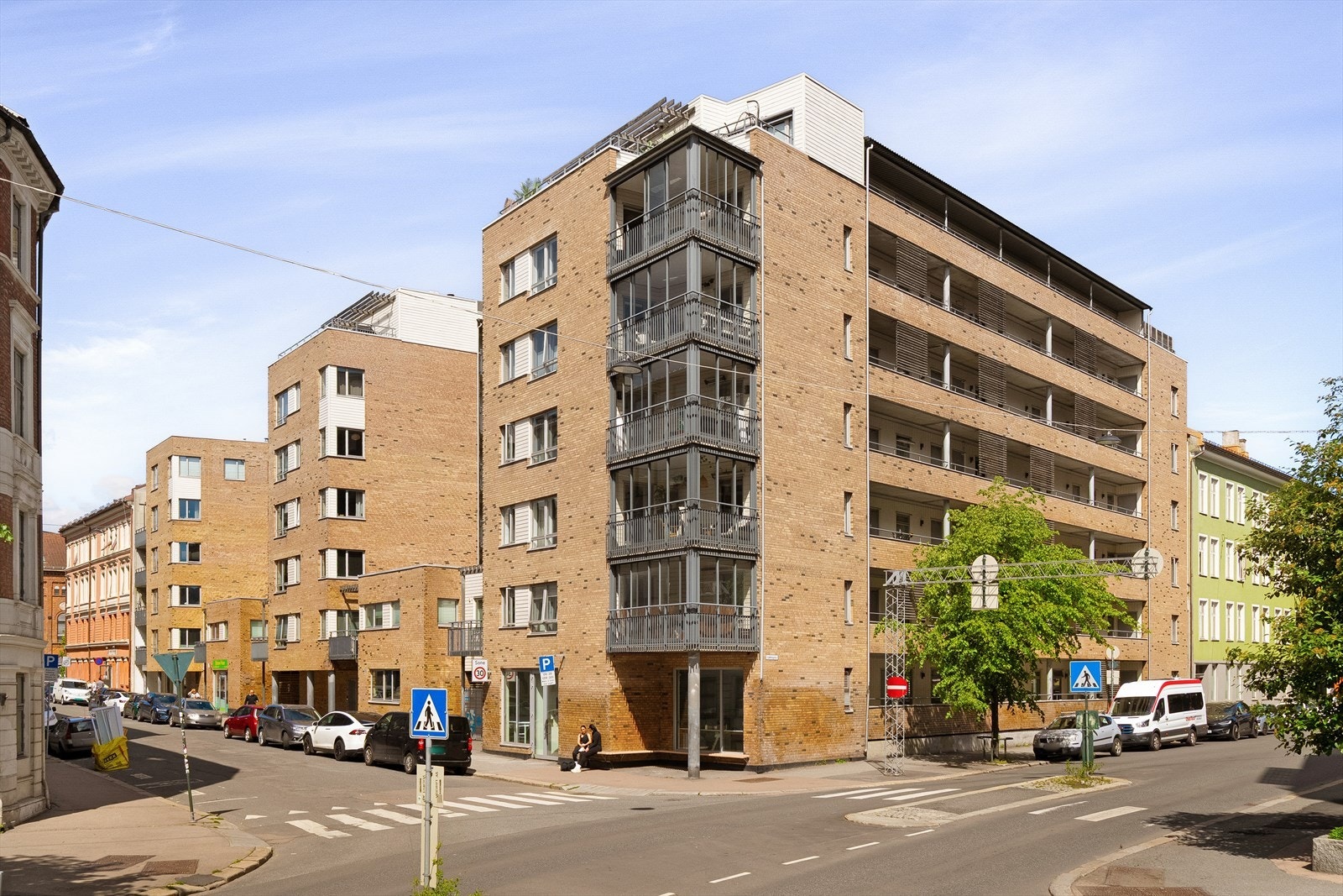 Fasade - moderne bygg fra 2006 Galleribilde