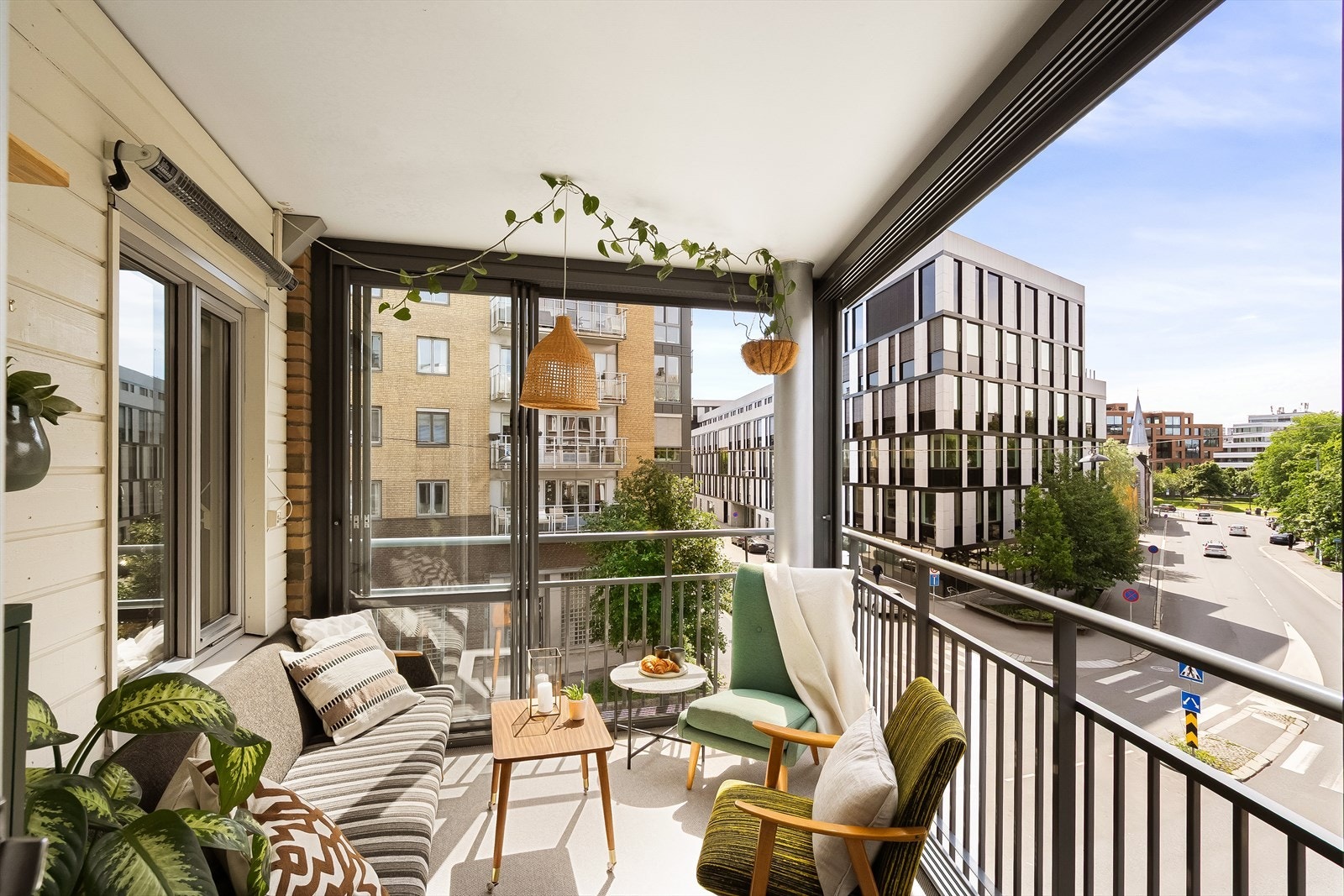 Sørvestvendt innglasset balkong hvor du kan nyte solen fra tidlig morgen til utover kveld Galleribilde