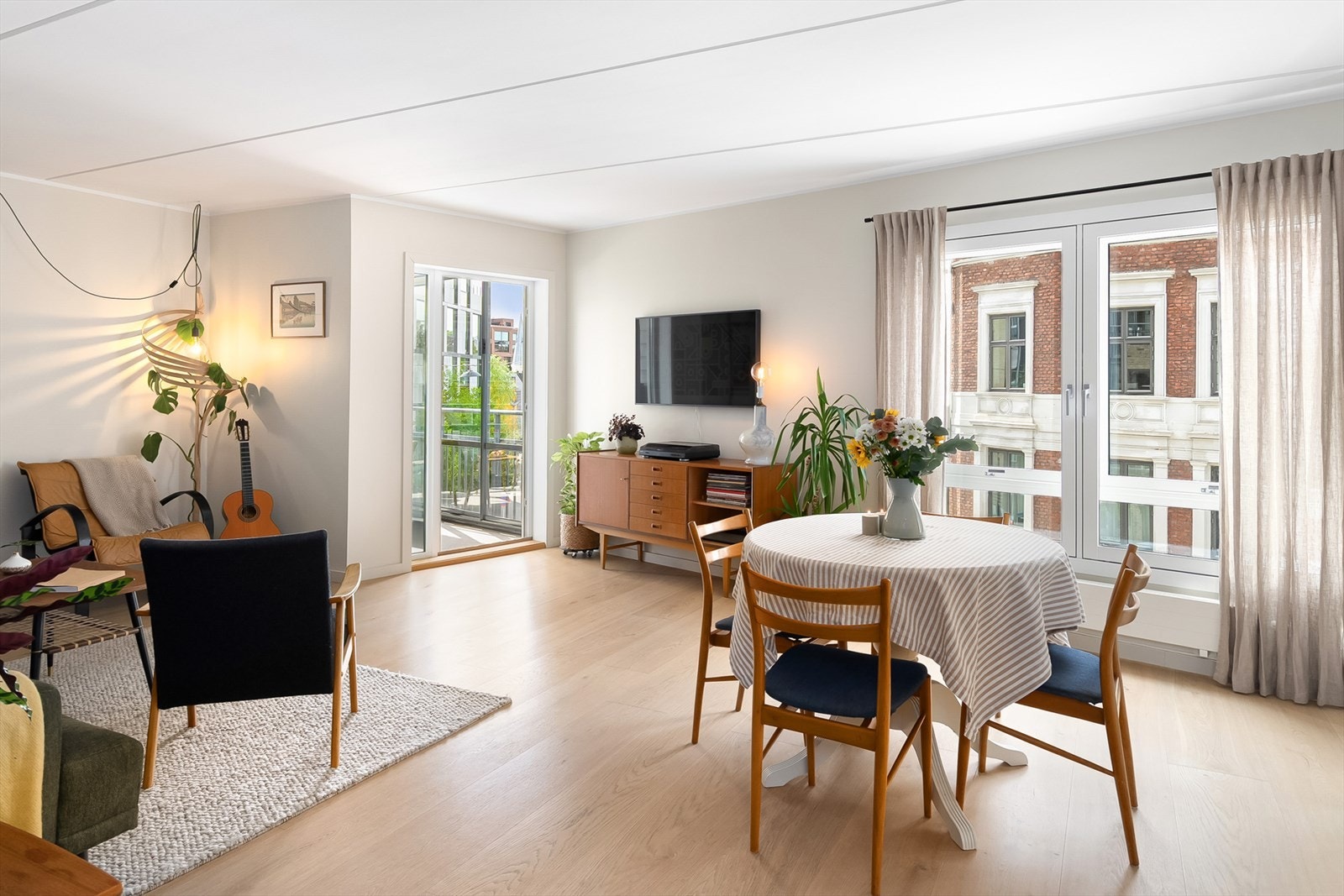 Benjamin Ådna v/Nordvik har gleden av å presentere denne lekre hjørneleiligheten i byggets 3. etasje med heisadkomst Galleribilde