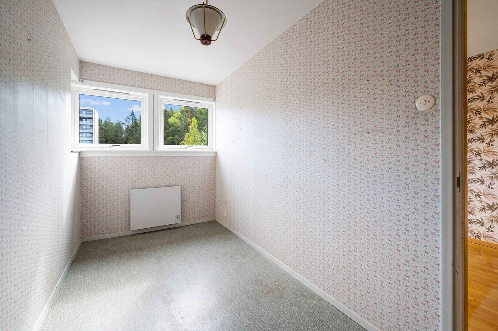 Leilighetens andre soverom ligger med adkomst fra spisestuen og har plass for seng og annet ønskelig møblement. Galleribilde