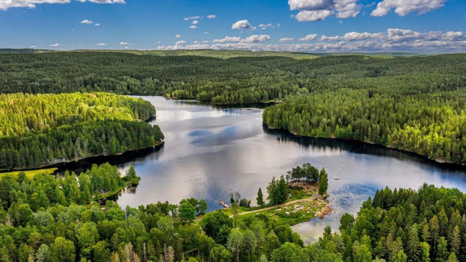 Populære Bråten ved Nøklevann nås på 10 min med sykkel - idyllisk badeplass i kort avstand fra boligen. Galleribilde