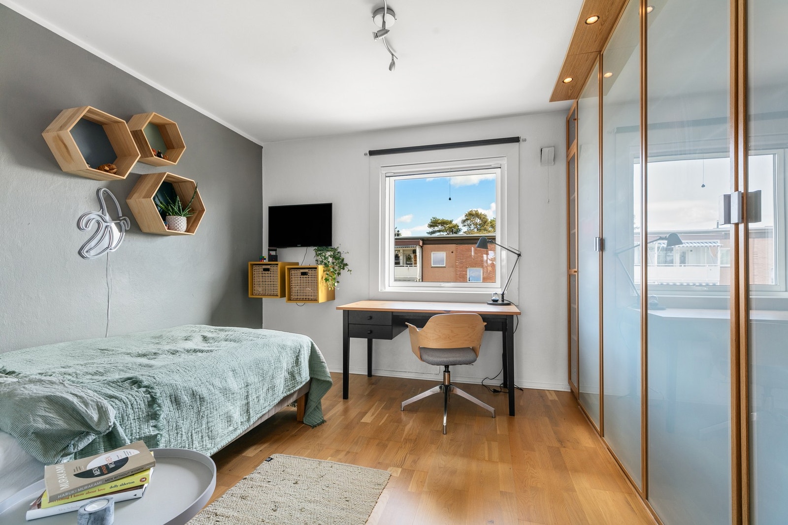 Soverom 2 er allsidig og passer perfekt som barnerom, gjesterom eller hjemmekontor. Galleribilde