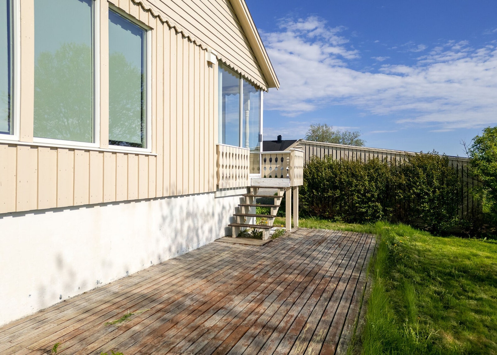 Solrik platting med tilknytning til vinterhagen. Galleribilde