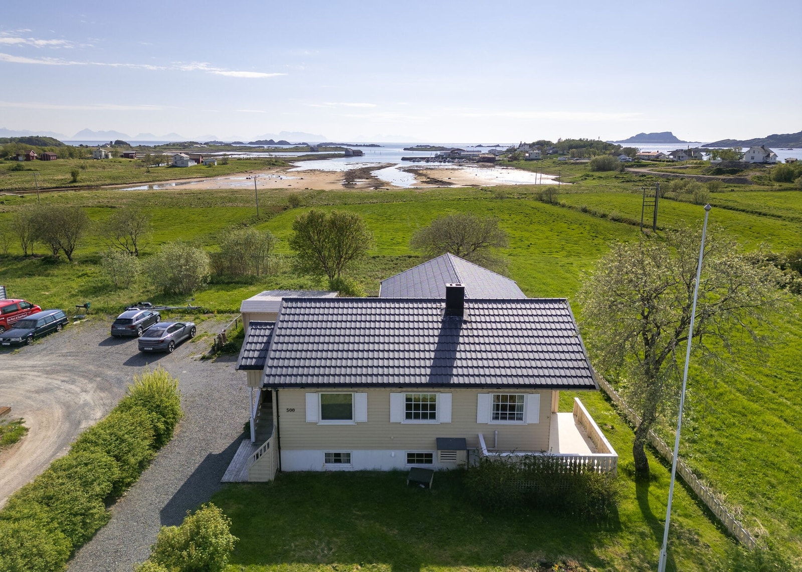 Eiendommen sett fra lufta. Galleribilde