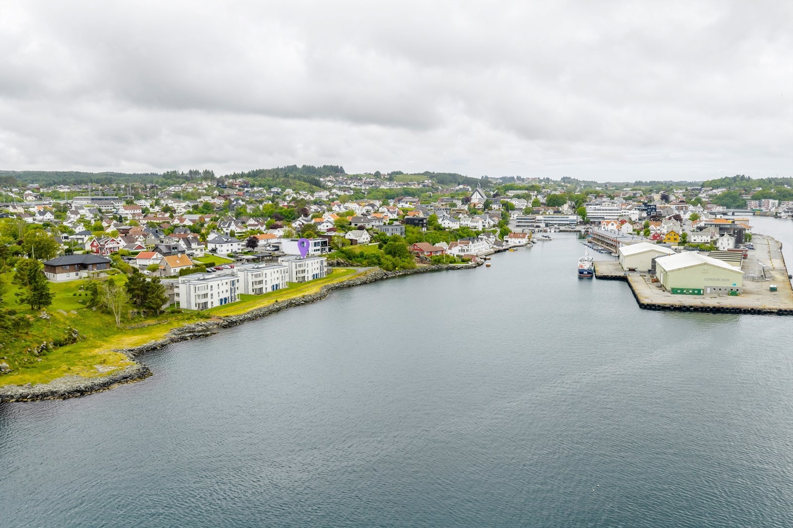 Noen få meglersteinkast fra Kopervik sentrum Galleribilde
