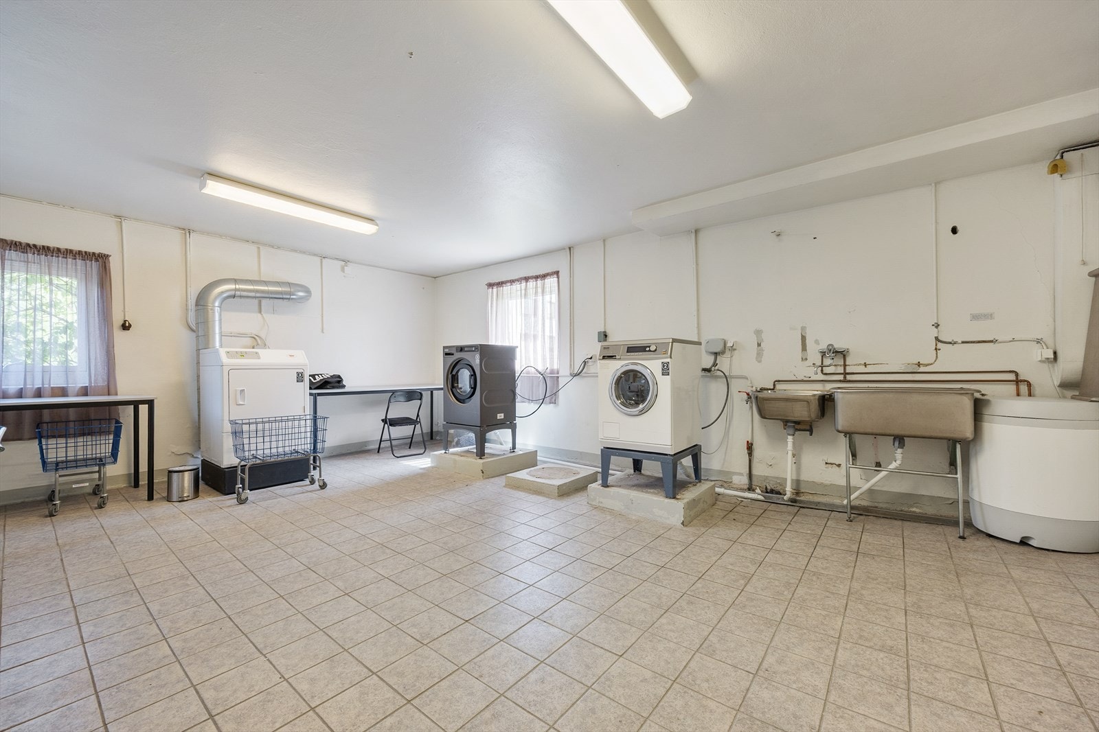 - Velutstyrt fellesvaskeri i bygget - Galleribilde