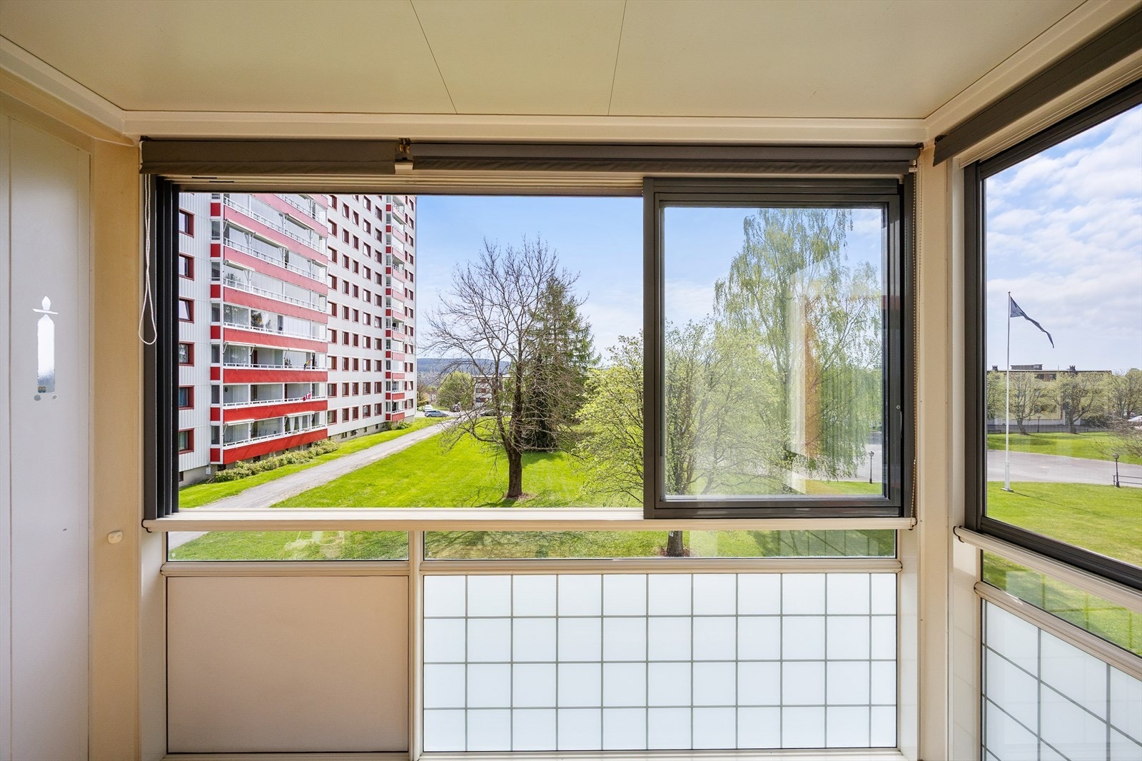 - Innglassningen på balkongen forlenger årstidene - Galleribilde