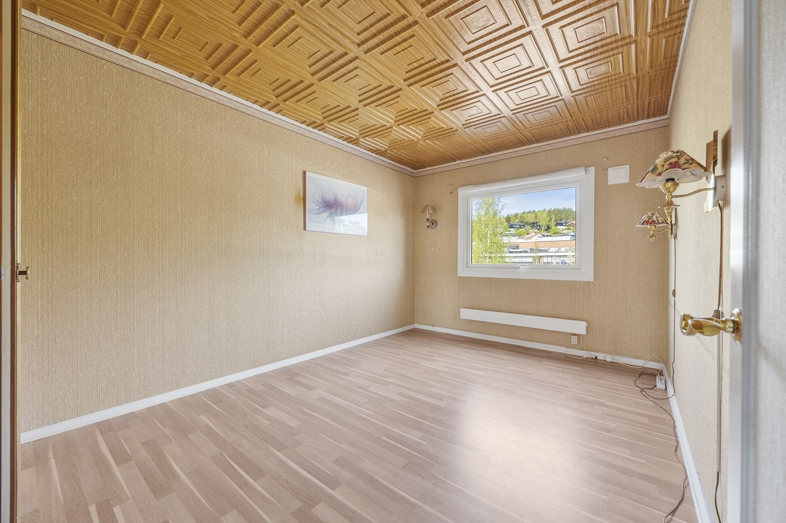 - Stort hovedsoverom med god plass til både skap og dobbeltseng - Galleribilde