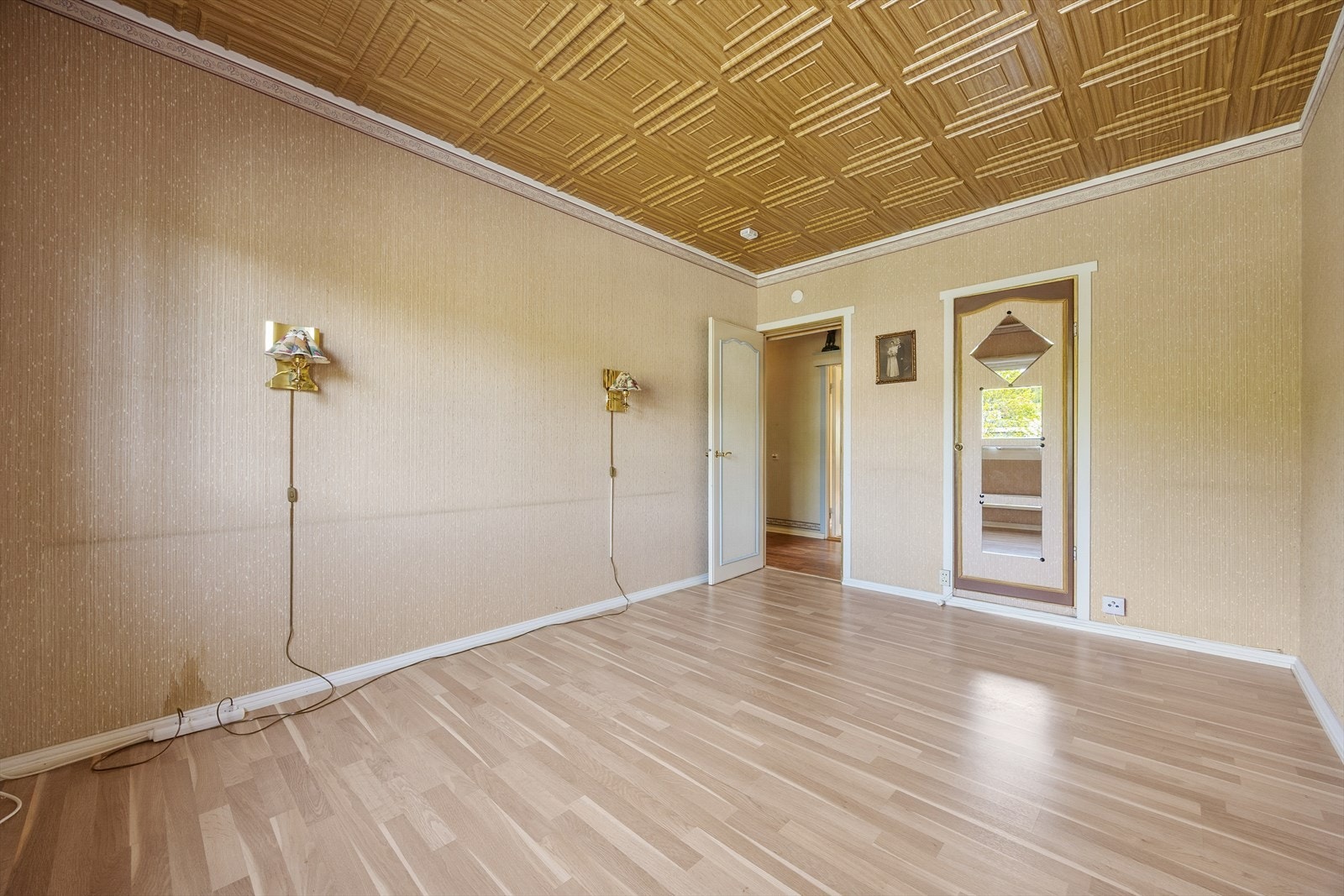 - Hovedsoverom med tilknytning til garderobe - Galleribilde