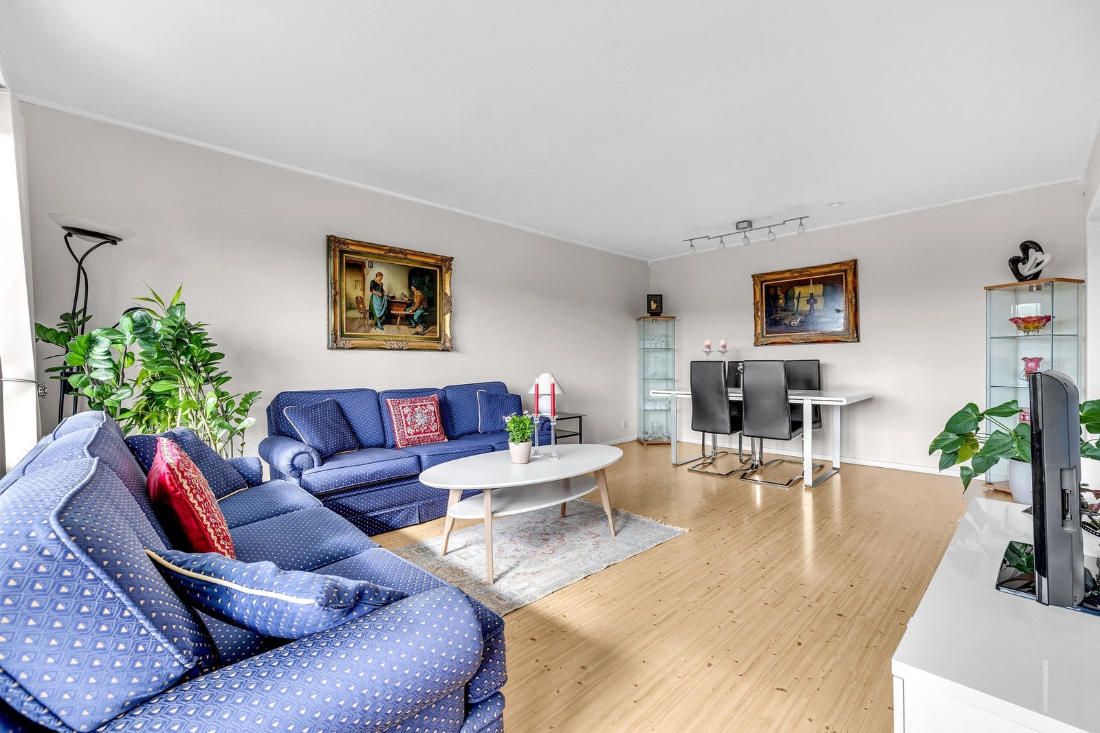 Tilbake i stuen. Her er det god plass til å innrede i flere soner. Galleribilde