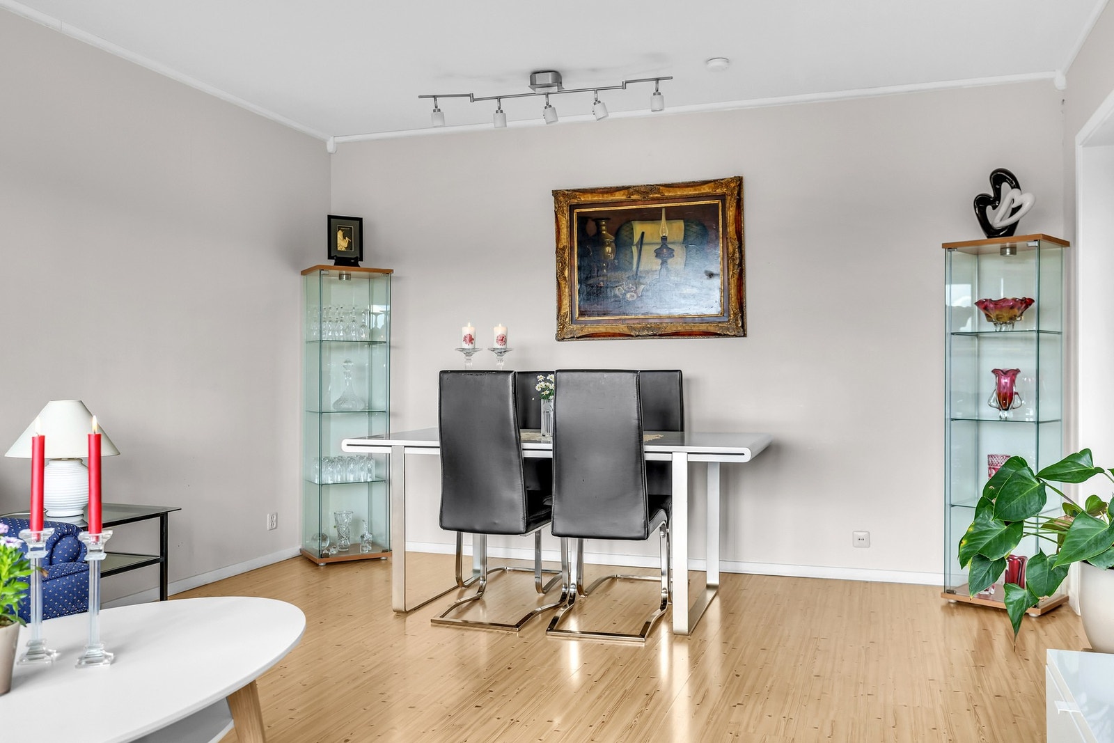 God plass til en koselig spisesone. Her kan venner og familie nyte en god middag. Galleribilde