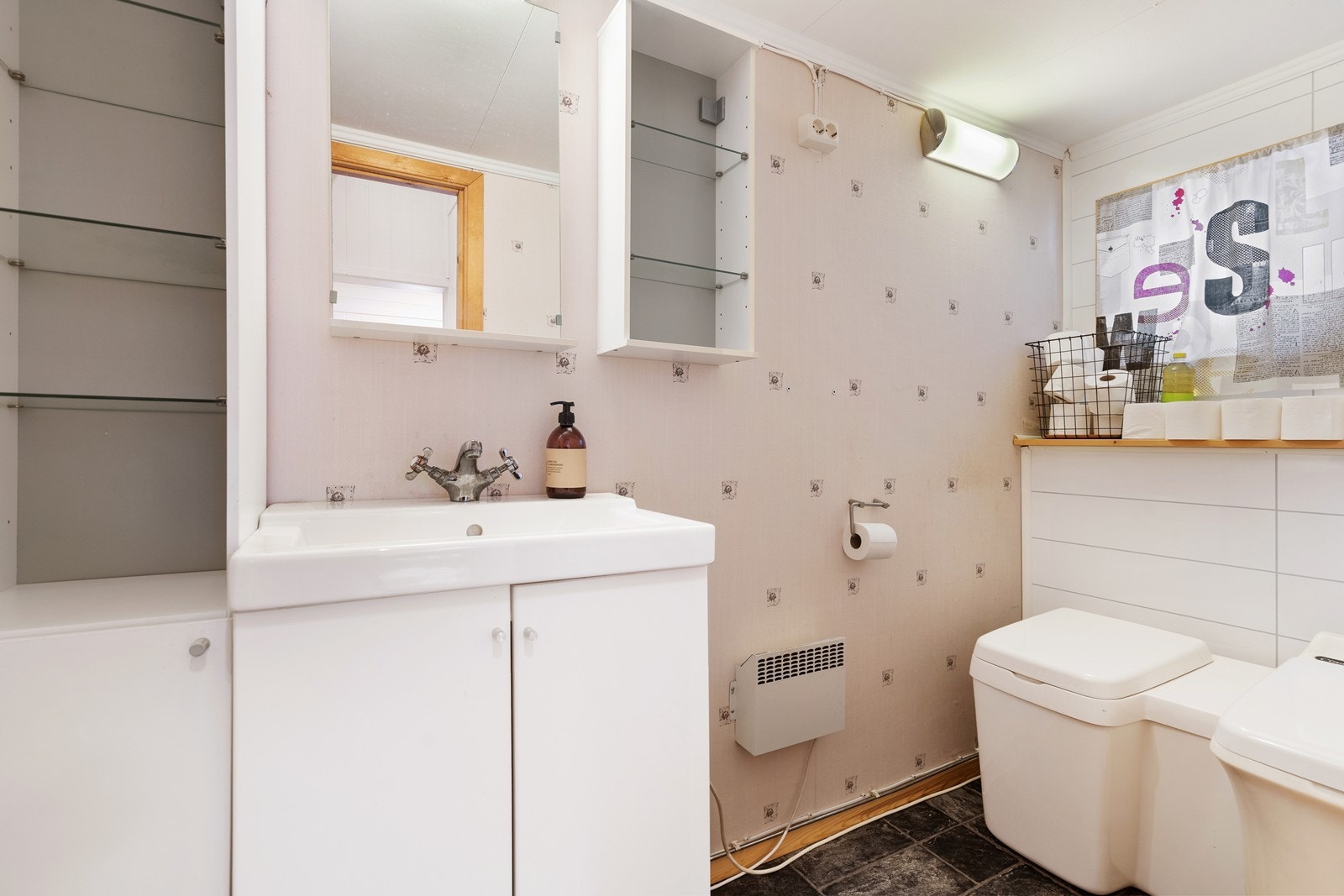 Toalettrom. Galleribilde