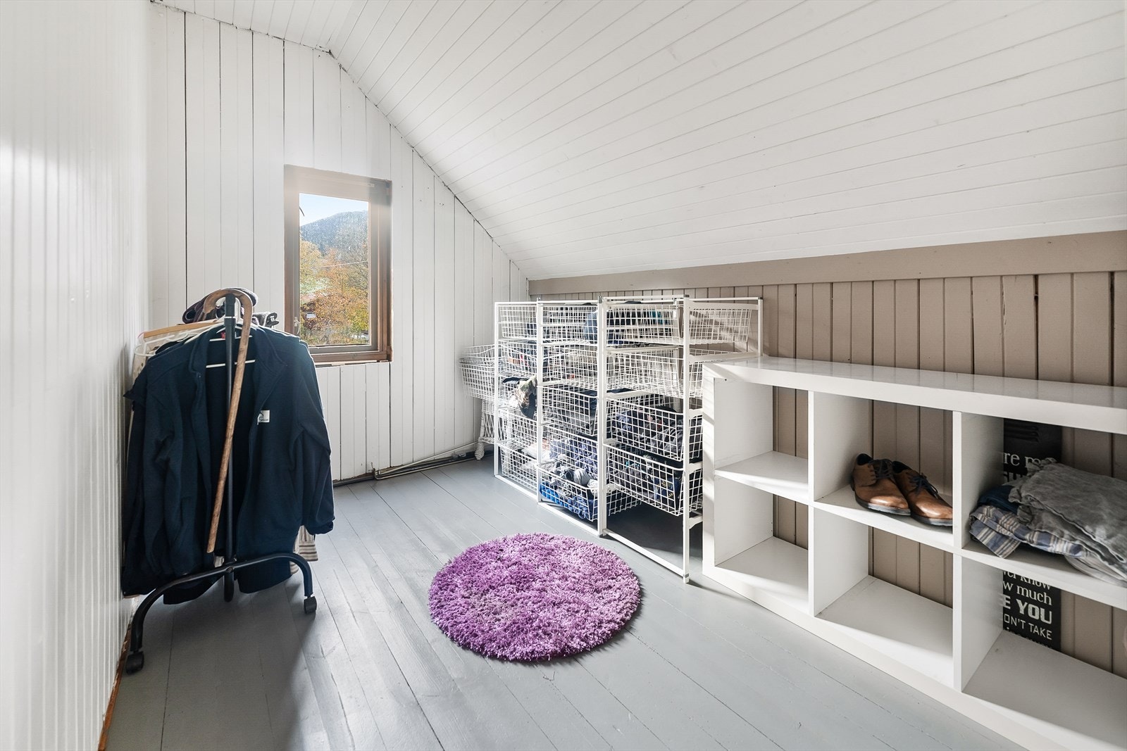 Garderobe. Galleribilde