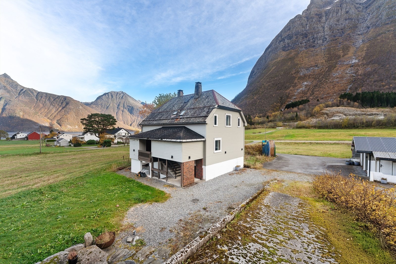 Våningshuset er over 4 plan. Galleribilde