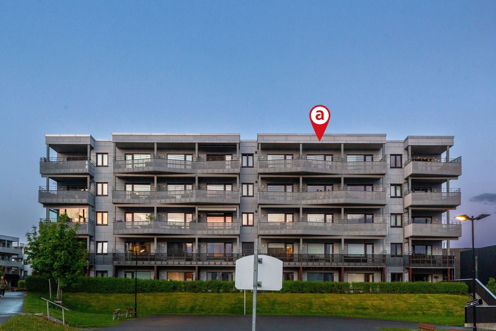 Leiligheten har en av områdets beste beliggenheter. Fremst i feltet og i toppetasjen. Galleribilde