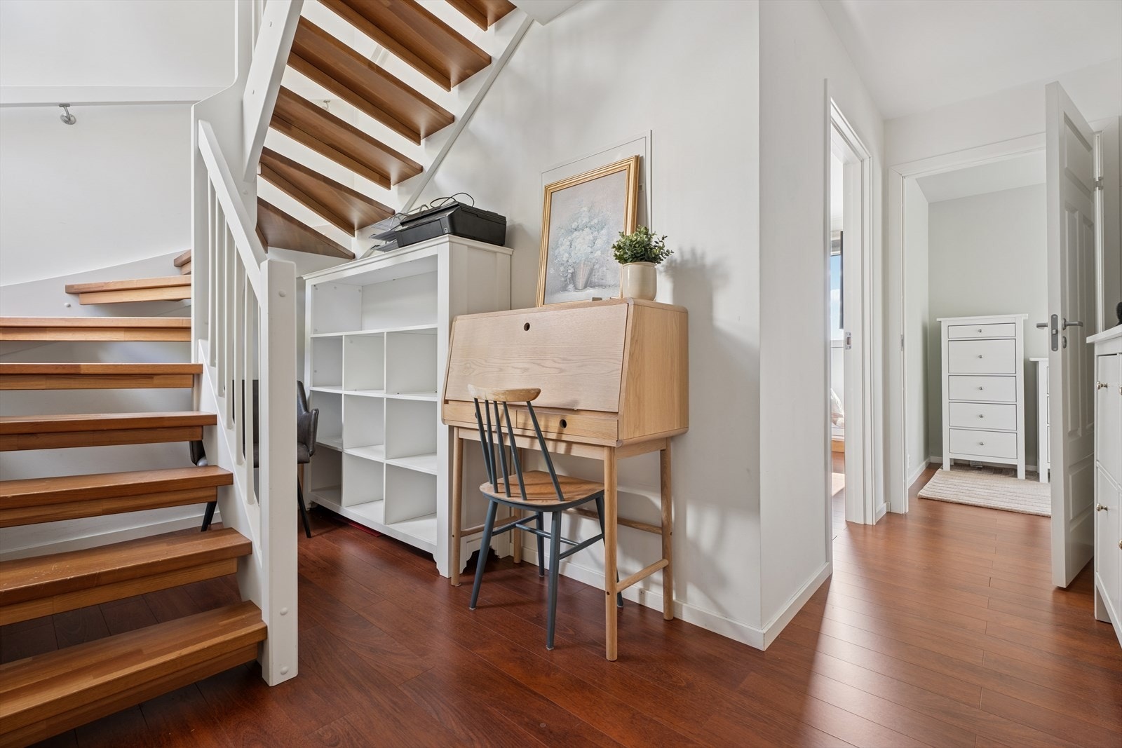 Gang/trapperom ned til soverommene, bod og badet Galleribilde